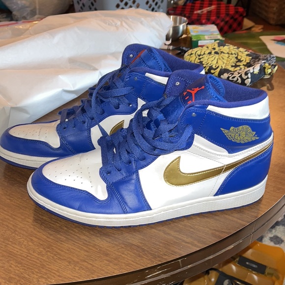 Barely used Air Jordan 1 retro high gold medal - Picture 3 of 7